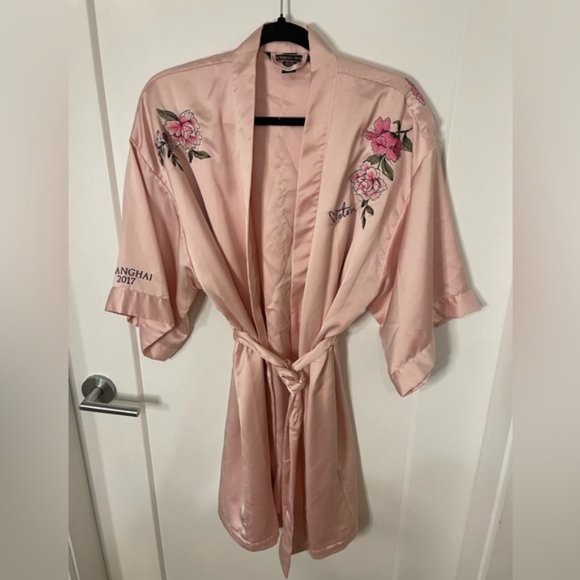 Victoria Secret Shanghai 2017 Fashion Show Rose Embroidered Robe Kimono XS/S - Picture 6 of 8